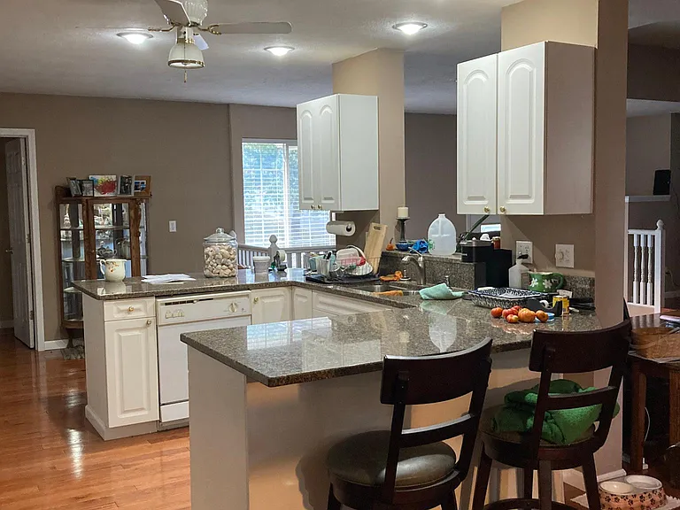 1602 S Charing Rd — Photo 3
