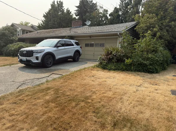9721 SE 40th St, Mercer Island, WA 98040