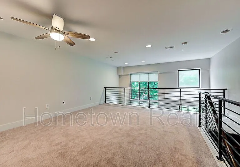 301 NE 4th St #2 — Photo 28