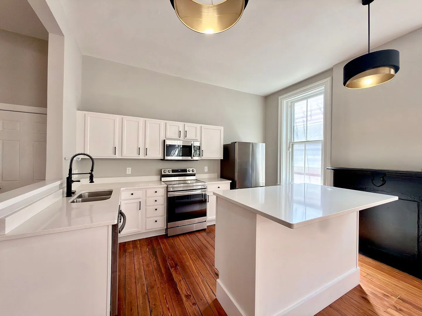 1 bed, 1.0 bath, 870 sqft, $1,600 — Photo 3