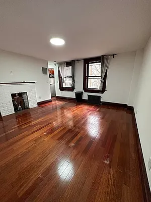 Rented by Real Manhattan Group LLC | media 2