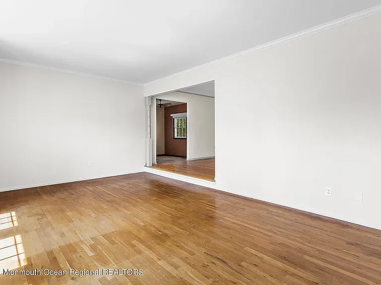 648 Longview Dr — Photo 4