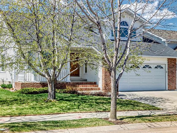 2nd image of 107 Ridgemont Cres