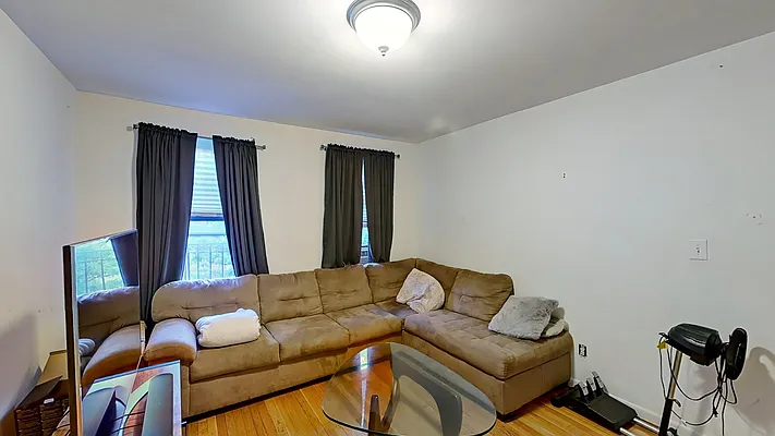 Rented by Emor Management Inc. | media 26