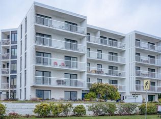 1450 Beach Dr #202, Oak Bay, BC