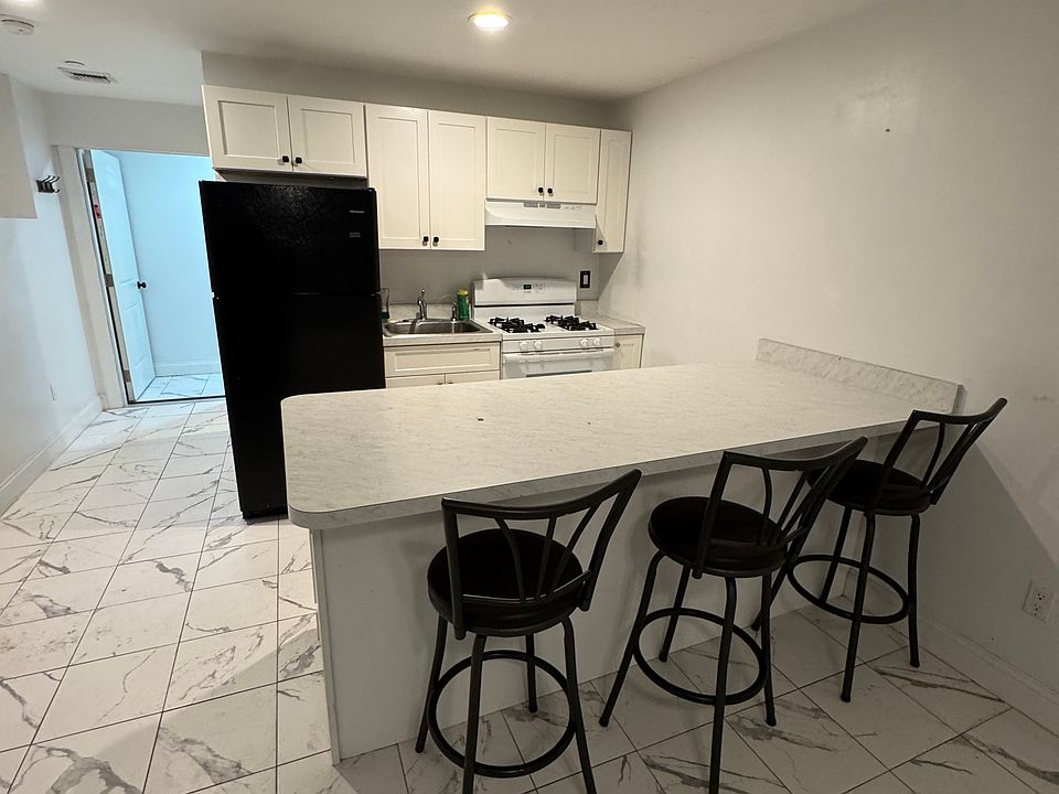 1st image of 372 Crystal Ave #1