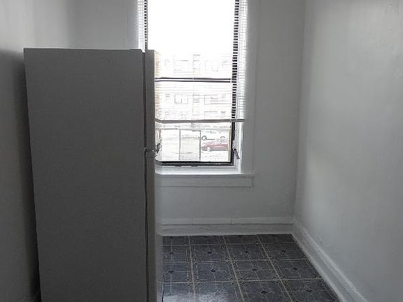 2nd image of 4606 N Beacon St APT 3C