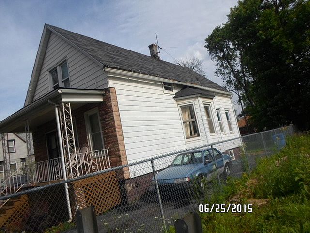 2nd image of 250 W 105th Pl