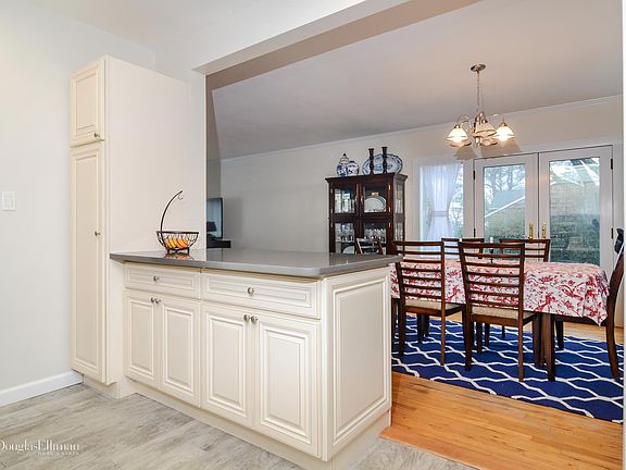 5th image of 38 Beachway Way