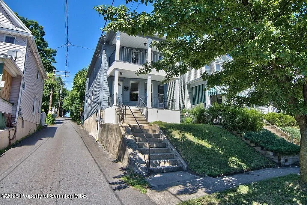 1 bed, 1.0 bath, 800 sqft, $1,150 — Photo 2