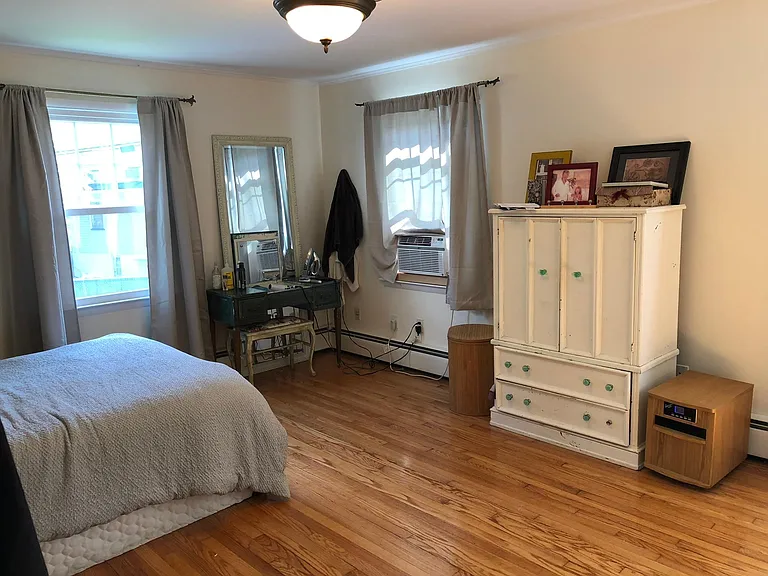 3 Seneca Ave — Photo 10