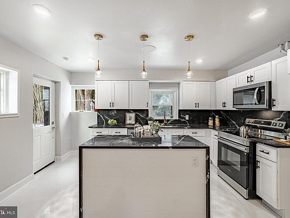 3rd image of 6 Belmar St