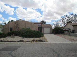 667 Silver Saddle Rd SE, Rio Rancho, NM 87124