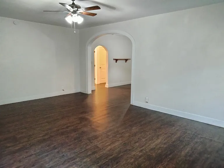 529 E Huisache Ave — Photo 9