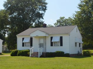 7428 W Lake Dr, Spartanburg, SC 29303