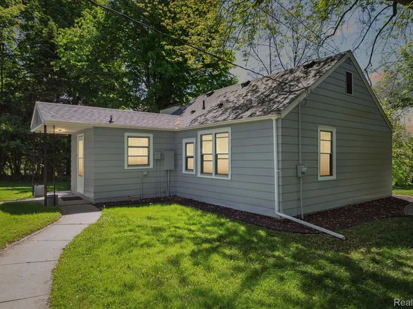 32590 W Eleven Mile Rd, Farmington Hills, MI 48336