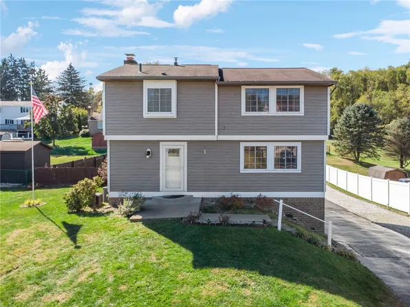 10142 Lavonne Dr, North Huntingdon, PA 15642