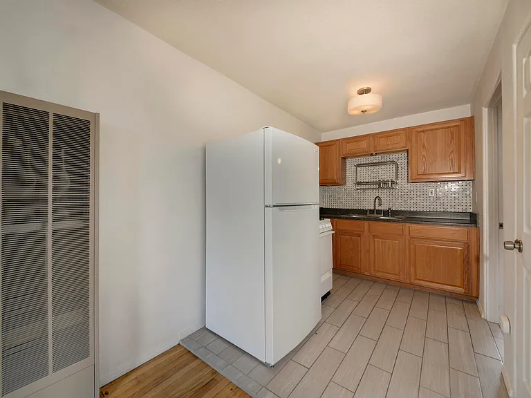 306 Stanford Dr SE #B — Photo 6