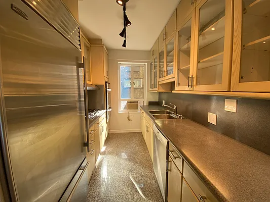 Rented by essential NEW YORK Real Estate | media 18