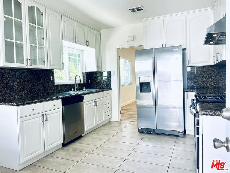 926 N Pass Ave — Photo 11