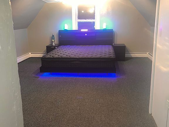 4th image of 528 Gorham St