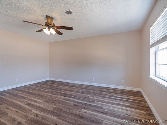 4th image of 213 N Moore Ave