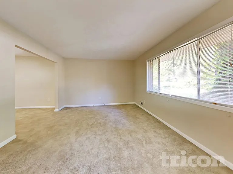 543 Barbashela Cir — Photo 5
