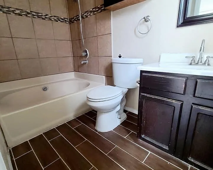 765 Colchester Dr — Photo 12