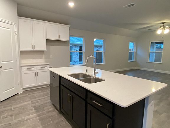 3rd image of 213 Portina Dr