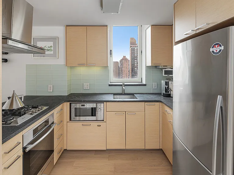 206 E 95th St #PENTHOUSE — Photo 5