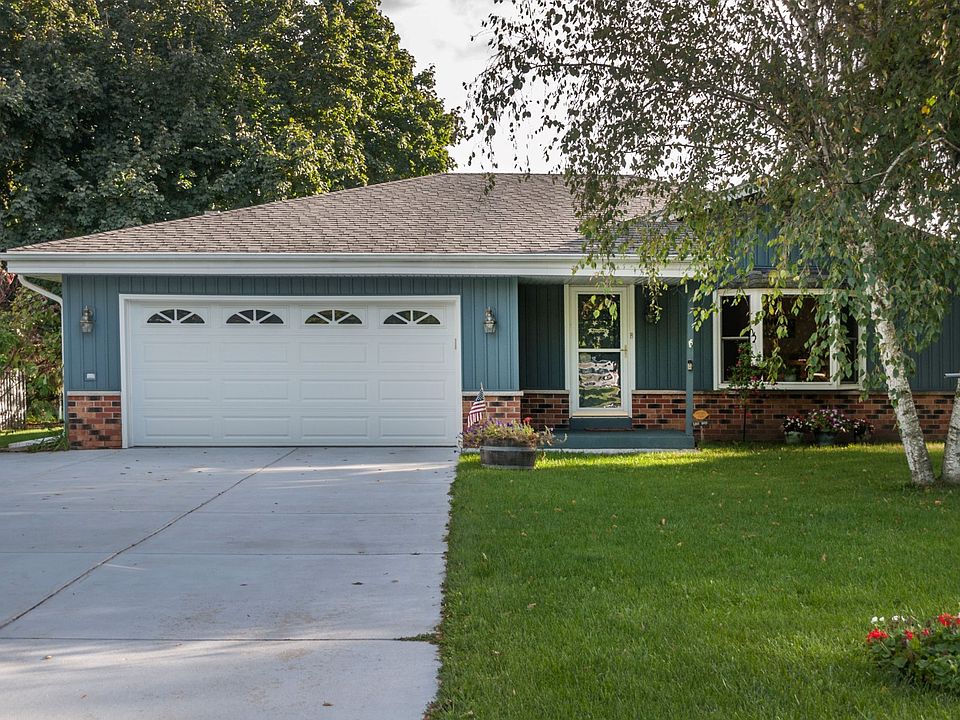 1st image of 36747 Meadow Dr