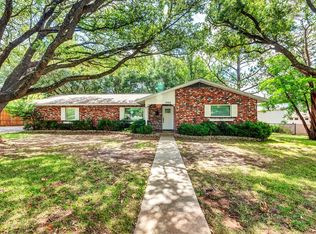 304 Frederick Rd, Fredericksburg, TX 78624