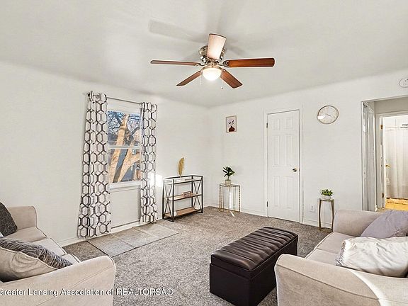 3rd image of 3531 Summer Ln