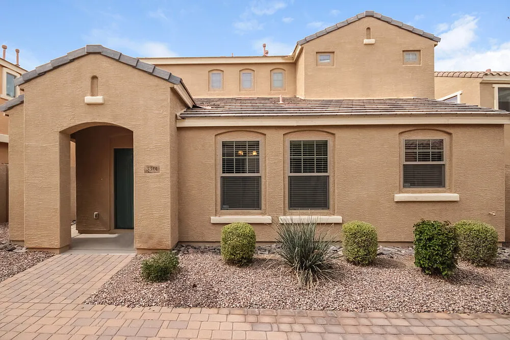 3 bed, 2.0 bath, 1488 sqft, $2,200 — Photo 1
