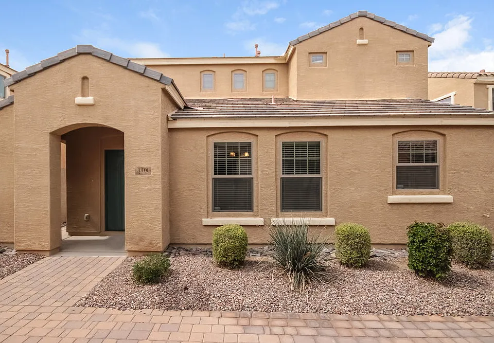3301 E Loma Vis