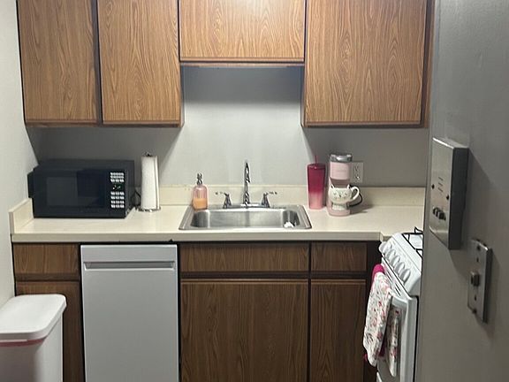5th image of 639 Washington St #1