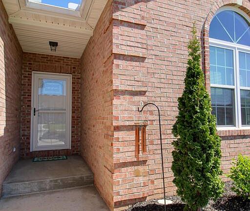 4th image of 722 Bay Hill Ct