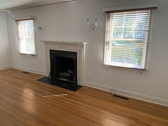 3rd image of 500 N Kentucky Ave