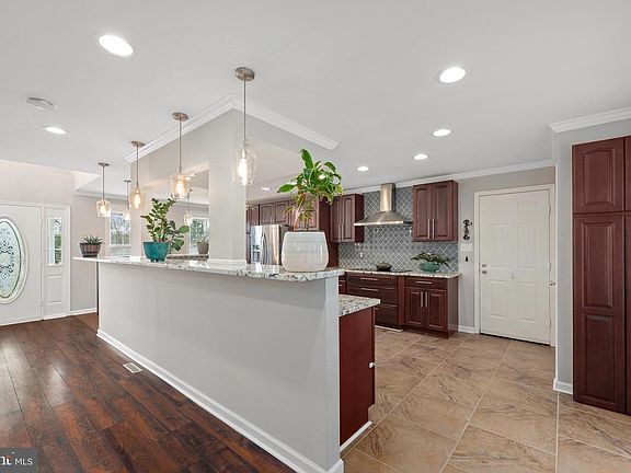 3rd image of 1317 Brooke Rd