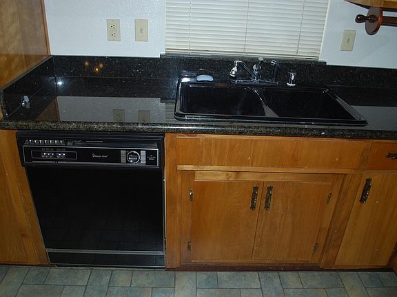 5th image of 1771 Southlawn Dr