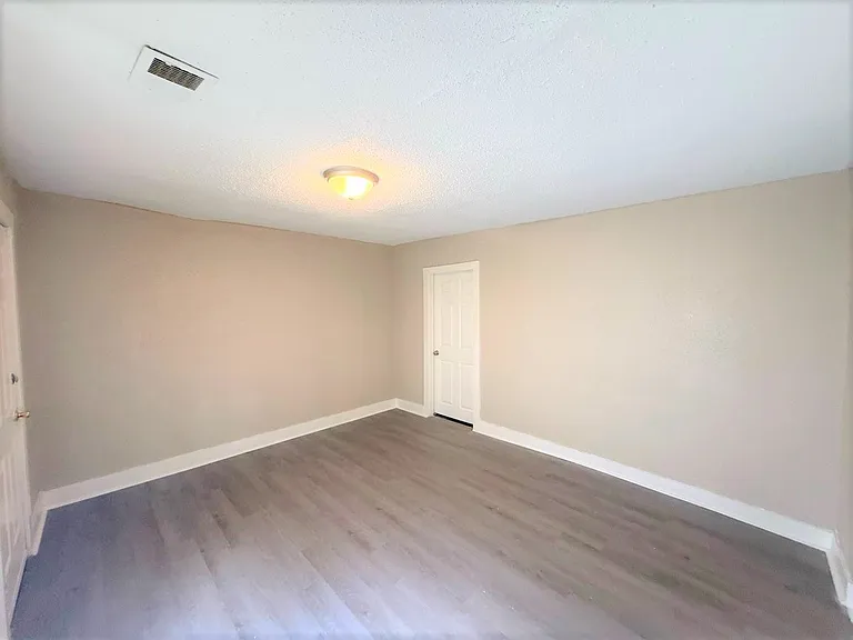2673 Midland Ave — Photo 15