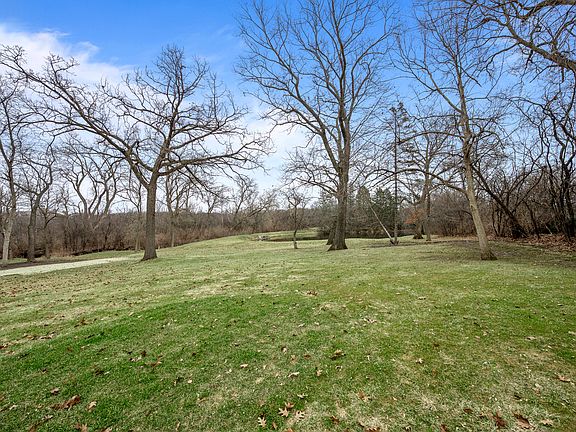 5th image of 32981 N River Rd