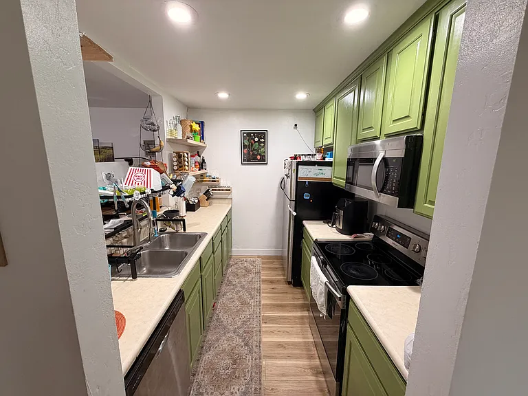 184 W Pacific Dr — Photo 5