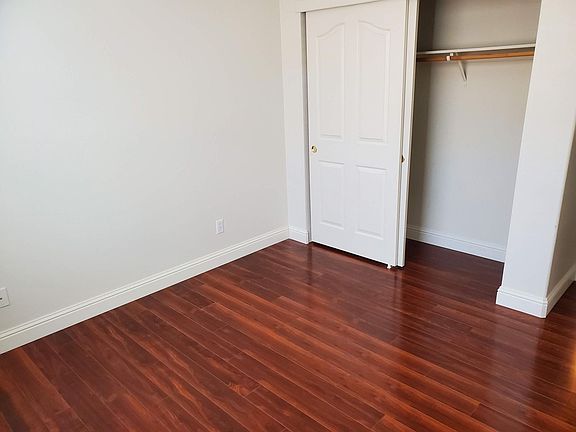 5th image of 420 Regency Park Cir