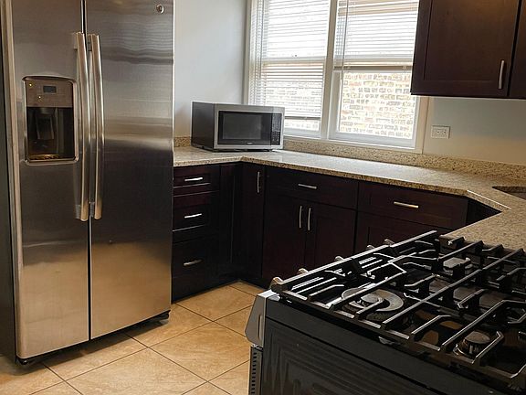 4th image of 3055 N Avers Ave #2
