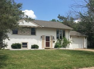 12 Whippoorwill Dr, Decatur, IL 62526