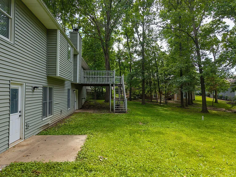 2301 Grant Ln — Photo 41