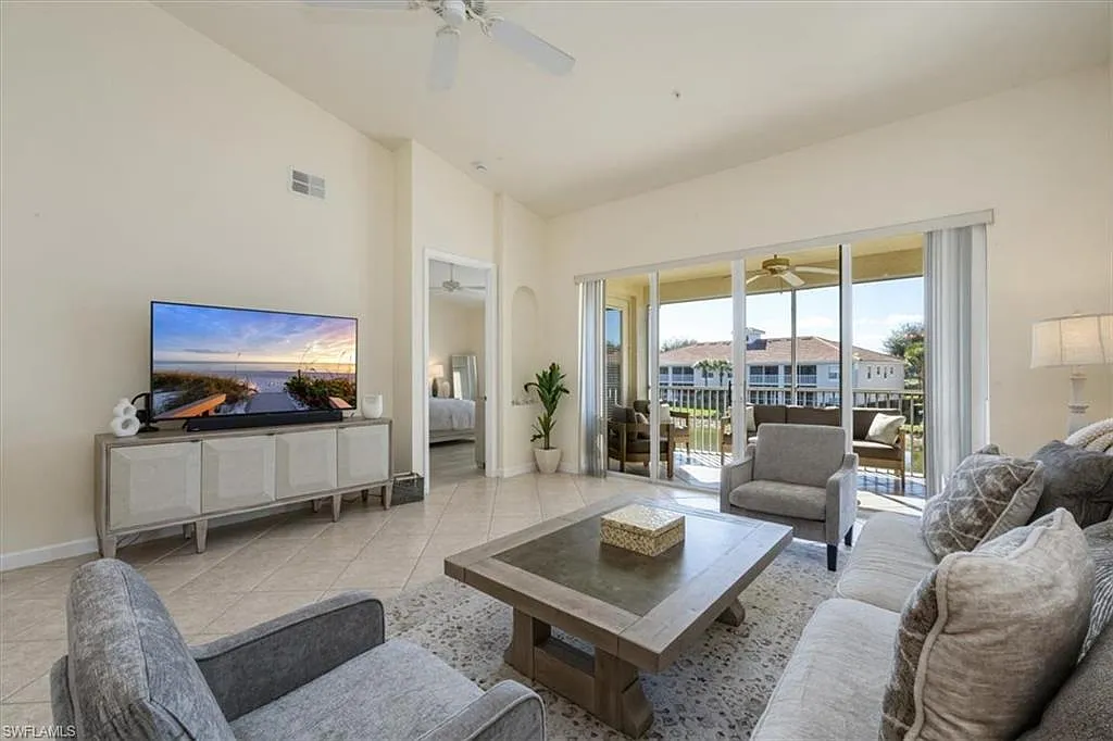 3 bed, 2.5 bath, 1818 sqft, $3,200 — Photo 4