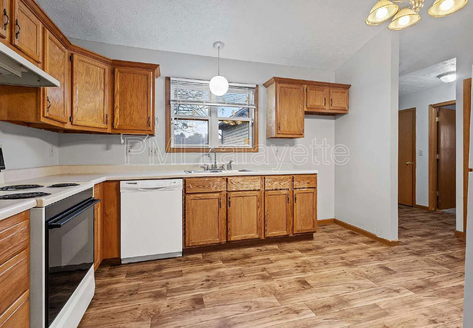 2 bed, 1.0 bath, 917 sqft, $1,200 — Photo 3