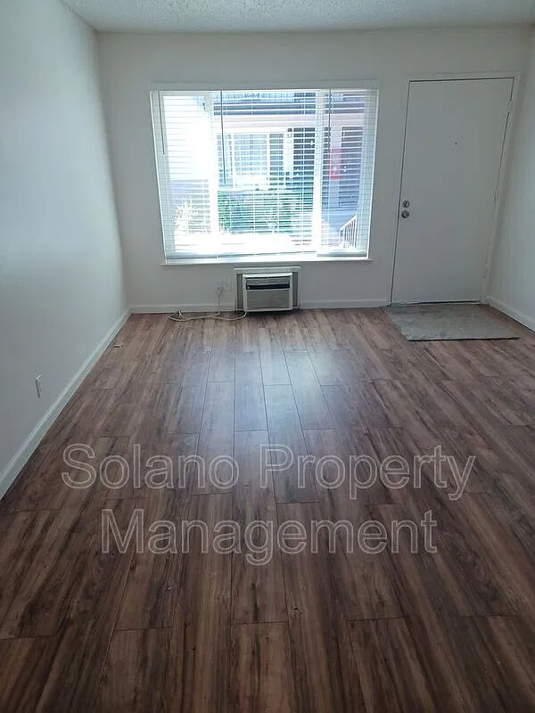 2 bed, 1.0 bath, 808 sqft, $1,695 — Photo 3